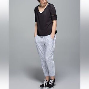 Lululemon tearaway pants in Dottie dash white/black